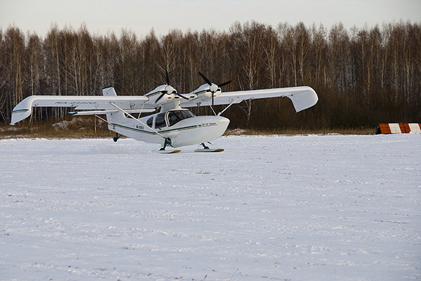 Легкий самолет малой авиации CK-12 Орион взлет со снега